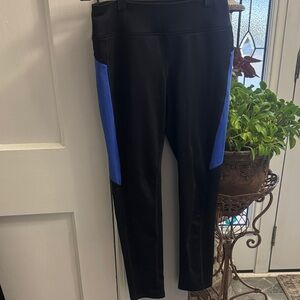 Danskin Black Activewear Top with Subtle Logo size 10-12 large